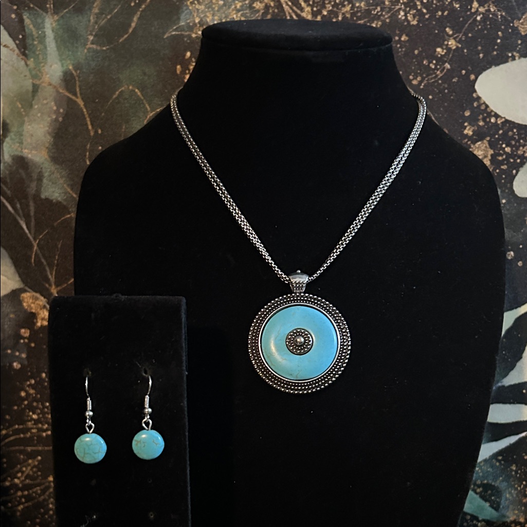 Turquoise And Silver Pendant Necklace Set